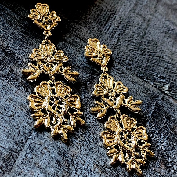 NEW Golden Lace Dangle Earrings - Picture 5 of 8